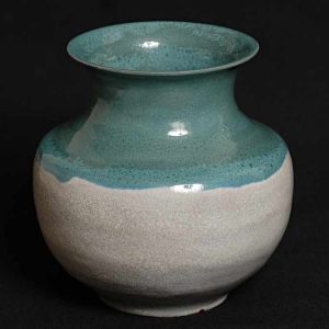 Jarron griego esmeralda, modelado a torno y cubierta de esmalte craquelado