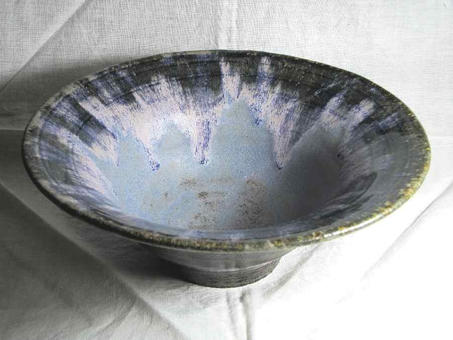 Fuente de barro refractario modelada a torno, esmaltes 1280º