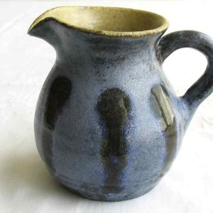 Jarrita modelada a torno en barro refractario, esmaltes 1280º