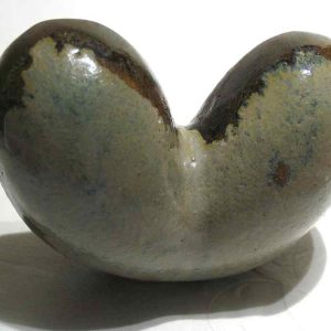 Escultura modelada hueca en barro refractario, esmaltes cristalizaciones y Tenmoku