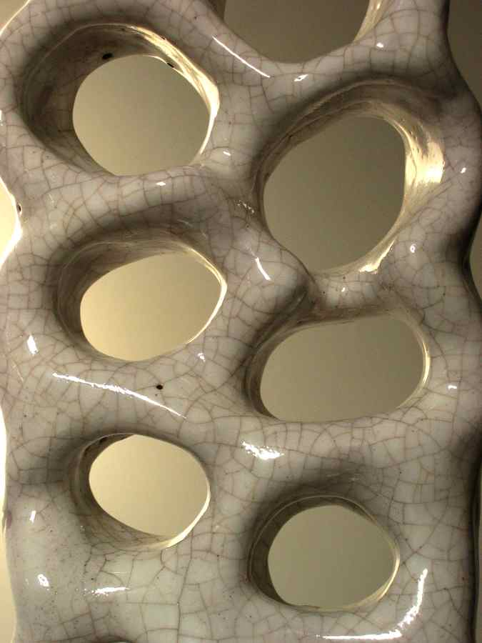 Escultura modelada en terracota, esmalte craquelado